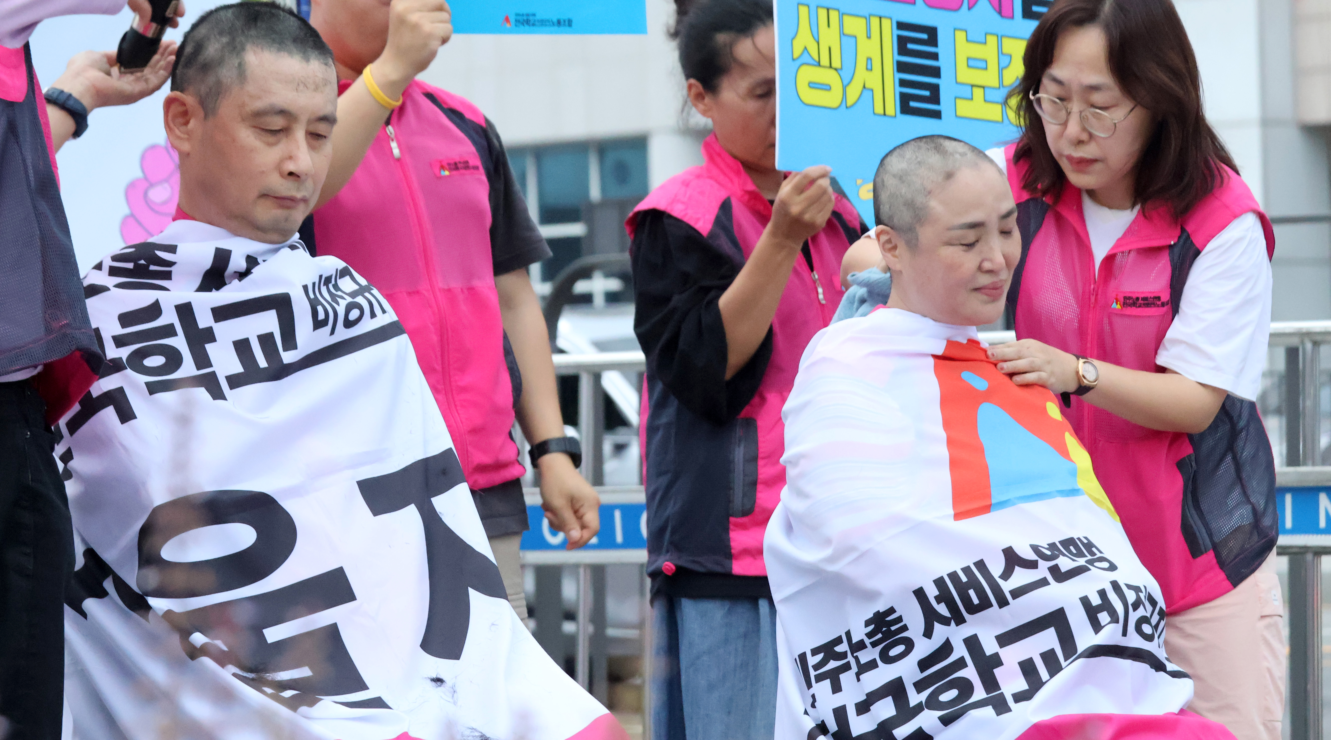 윤석열 정부 예산삭감으로 거리에 내몰린 예술강사! 예술교육 사망선고 삭발결행! 사진